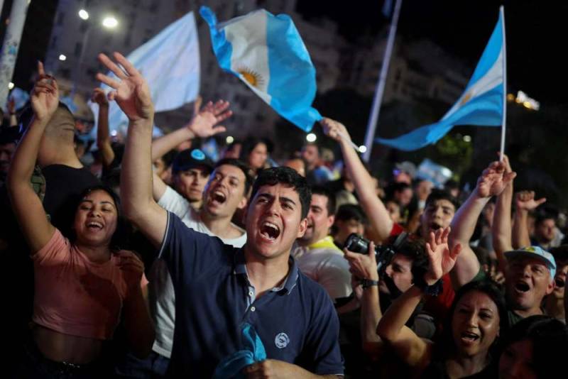 Αργεντινή: Η παγκόσμια ακροδεξιά πανηγυρίζει για τον νέο πρόεδρο