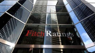 Fitch: Αναμένει ταχύτερη βελτίωση του αξιόχρεου των ελληνικών τραπεζών