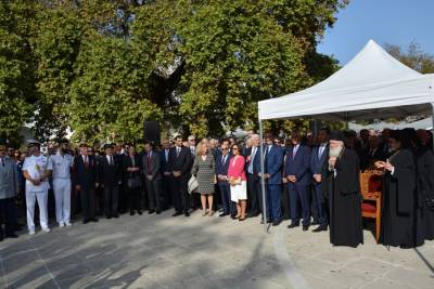 Με... βάρδιες πολιτικών ο εορτασμός στο Ναβαρίνο