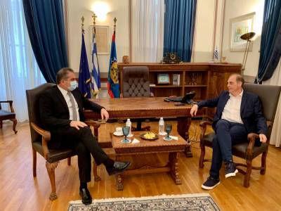 ΔΗΜΟΣ ΚΑΛΑΜΑΤΑΣ: Αναμνηστικό μετάλλιο σε Βελόπουλο