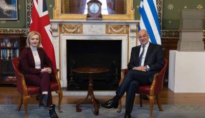 Γκάφα από τη Βρετανίδα ΥΠΕΞ: Έκανε tag τον Νίκο Βέρτη αντί τον Νίκο Δένδια