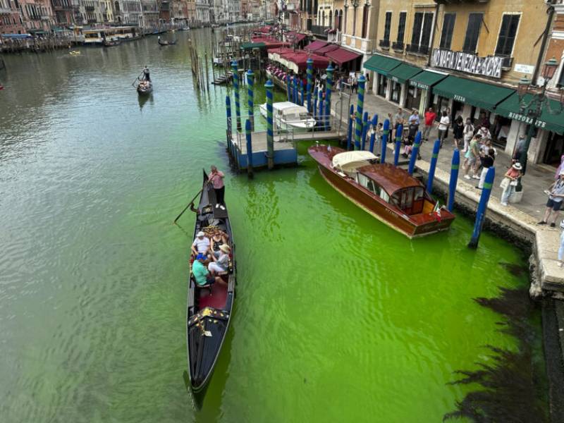 Βενετία: Πρασίνισαν τα νερά του Μεγάλου Καναλιού! (βίντεο)