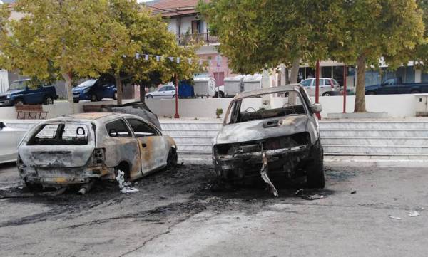 Μεσσηνία: Εκρήξεις και πυρκαγιά σε αυτοκίνητα τη νύχτα στη Σπερχογεία