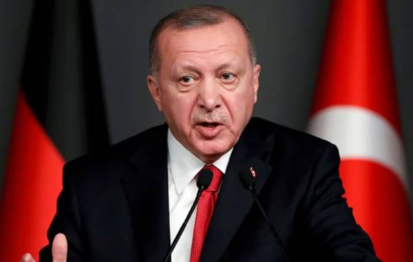 Ερντογάν: Παροτρύνει τους πολίτες να συνεχίσουν εμπιστεύονται την τουρκική λίρα