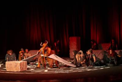 Βασίλειος Ρ. Φλώρος, «Μινώταυρος-Τα αθώα τέρατα»