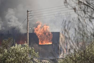 Από κολόνα του ΔΕΔΔΗΕ φέρεται να ξεκίνησε η φωτιά στον Κουβαρά (βίντεο)