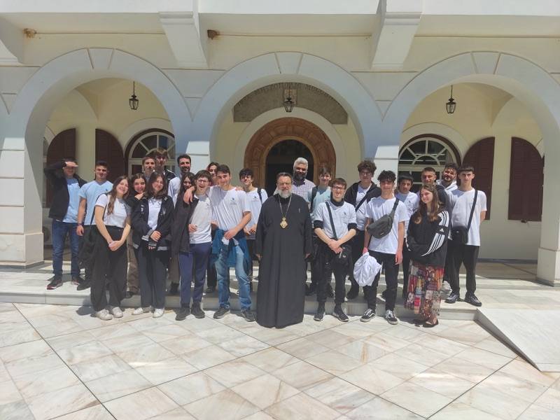 Μαθητές του Λυκείου "Άγιος Κοσμάς ο Αιτωλός" στον Μητροπολίτη Μεσσηνίας