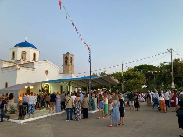 Τριφυλία: Πλήθος πιστών στο γραφικό εκκλησάκι της Παναγίας της Αγριλιώτισσας (Φωτογραφίες)