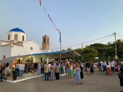 Τριφυλία: Πλήθος πιστών στο γραφικό εκκλησάκι της Παναγίας της Αγριλιώτισσας (Φωτογραφίες)