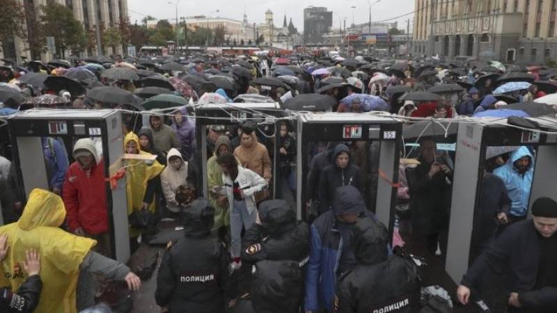 Χιλιάδες διαδηλωτές στη Μόσχα για «ελεύθερες εκλογές»