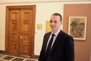 Αρση ασυλίας του Ηλ. Κασιδιάρη εισηγείται η Επιτροπή Δεοντολογίας της Βουλής
