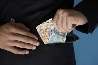 Απατεώνας πήρε 850 ευρώ για να φέρει… ρεύμα σε αγροικία στο Σουληνάρι Μεσσηνίας
