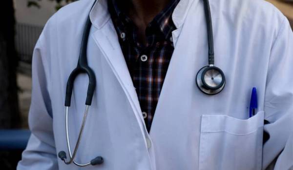 Κορονοϊός: Έκκληση σε ιδιώτες γιατρούς να συνδράμουν το Εθνικό Σύστημα Υγείας