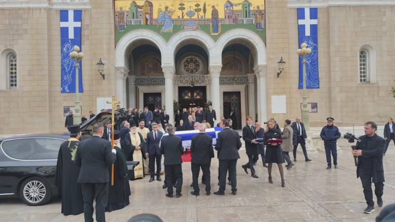 Το τελευταίο “αντίο” στην πριγκίπισσα Ειρήνη στη Μητρόπολη Αθηνών (βίντεο)