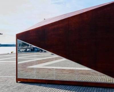 Περίπτερο ηλεκτρονικής πληροφόρησης στην προκυμαία του λιμανιού Καλαμάτας