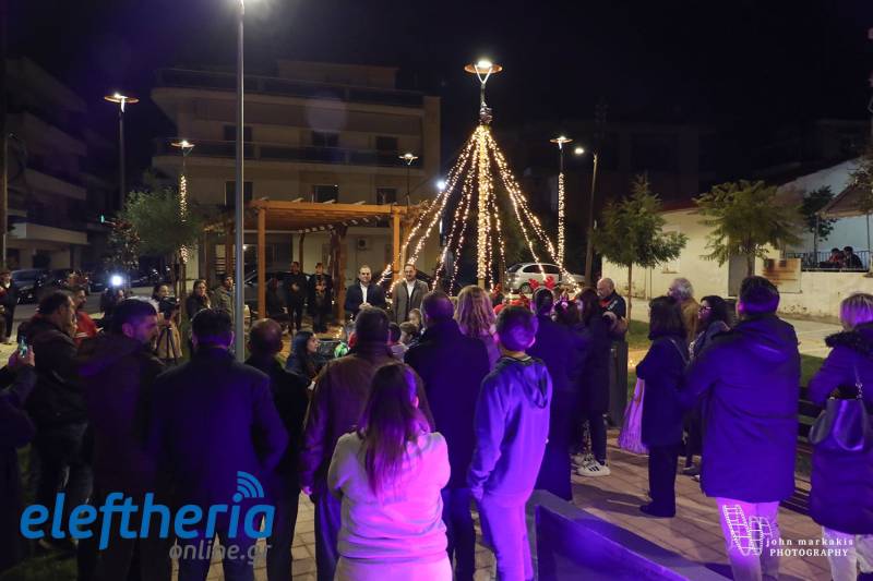 Καλαμάτα: Χριστουγεννιάτικο κλίμα και χαμόγελα στην αναπλασμένη πλατεία Φυτειάς (βίντεο+φώτο)