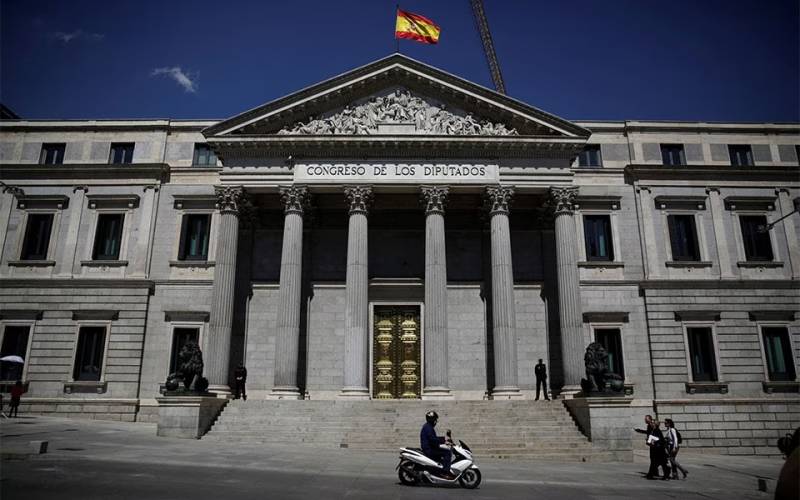 Ισπανία: Η Βουλή ενέκρινε έναν νόμο που προβλέπει &quot;άδεια εμμήνου ρύσεως&quot; για πρώτη φορά στην Ευρώπη