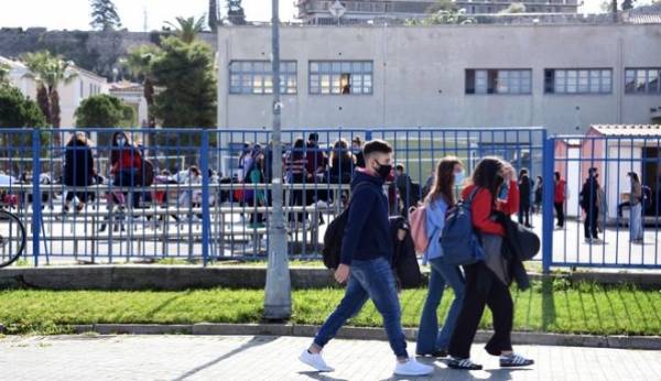 Σχολεία: Στη σκιά των 4.300 κρουσμάτων οι εισηγήσεις για το άνοιγμα