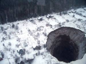 Aκόμη μια τεράστια τρύπα στο έδαφος της Ρωσίας