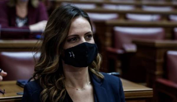 Αχτσιόγλου: Ο νόμος Χατζηδάκη νομιμοποίησε την εργοδοτική αυθαιρεσία