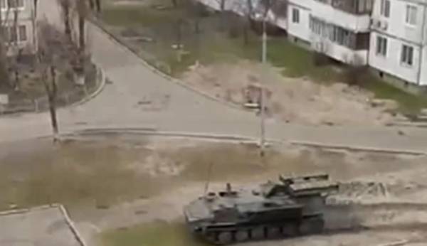 Ουκρανία: «Φτιάξτε βόμβες μολότοφ, εξουδετερώστε τον εχθρό» λέει στους πολίτες το υπουργείο Εσωτερικών (Βίντεο)