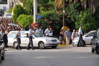 Το τελευταίο "αντίο" στον 26χρονο αστυνομικό από συγγενείς και φίλους