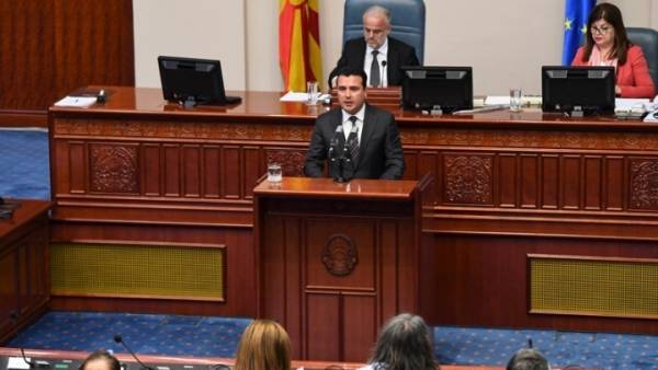 ΠΓΔΜ: Η κυβέρνηση υιοθέτησε τις τροπολογίες του Συντάγματος