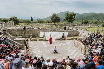 Αρχαία Μεσσήνη: Με την &quot;Μήδεια&quot; του Ευριπίδη συνεχίστηκε το 11ο Διεθνές Νεανικό Φεστιβάλ Αρχαίου Δράματος
