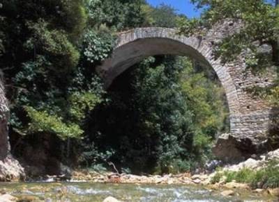 Βελτίωση του δρόμου Πλατάνια – πέτρινη γέφυρα Νέδας