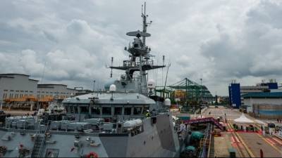 Η Βρετανία στέλνει πολεμικό πλοίο στην Κύπρο (βίντεο)