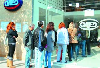 &quot;Χειρόφρενο&quot; στα όνειρα και την ανεξαρτησία των νέων