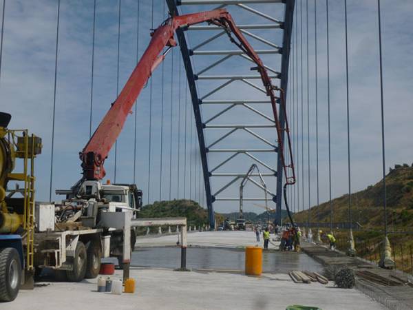 ﻿﻿Πέφτει άσφαλτος στη γέφυρα της Τσακώνας - Άγνωστο όμως πότε παραδίδεται