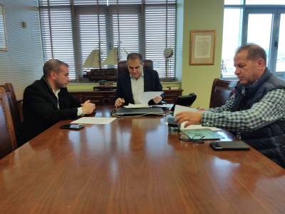 Παιδική χαρά και αναβάθμιση γηπέδου 5Χ5 στην Μικρομάνη