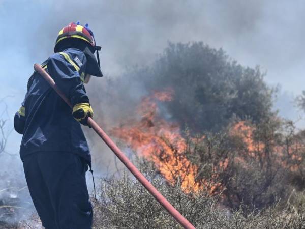 Οριοθετήθηκε η πυρκαγιά στην Αγ. Μαρίνα Κορωπίου Αττικής