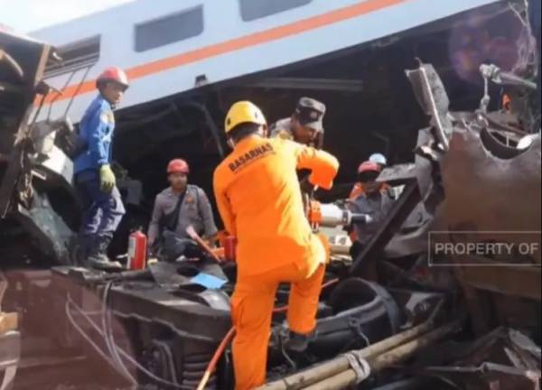Ινδονησία: Νεκροί και δεκάδες τραυματίες από σύγκρουση τρένων
