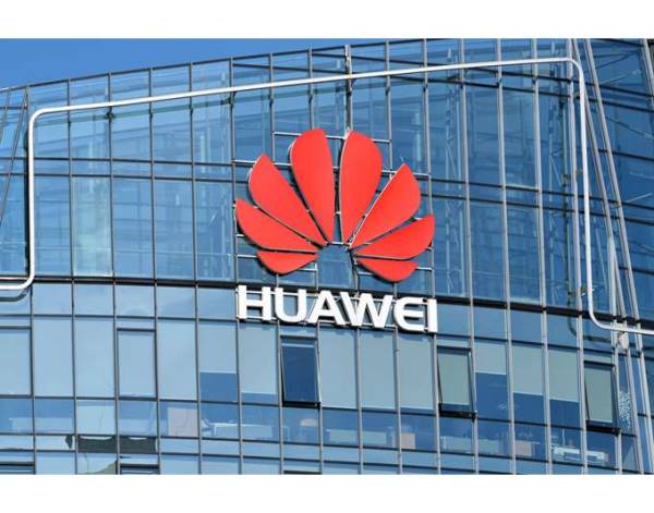 Η κινεζική Huawei κλείνει μια από τις μονάδες της στη Ρωσία
