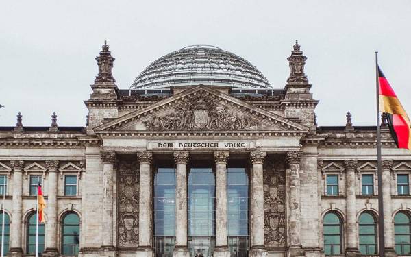«Καμπανάκι» των πέντε «Σοφών» για την γερμανική οικονομία