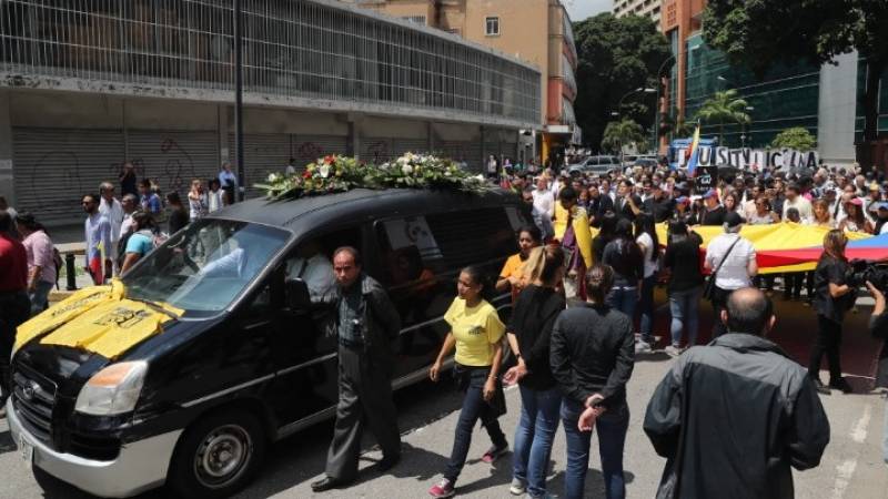 Βενεζουέλα: Εκατοντάδες στην κηδεία του Φερνάντο Αλμπάν