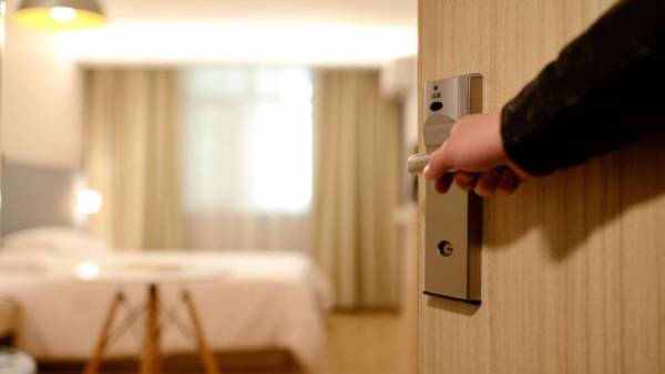 Διευκρινίσεις για την αναστολή λειτουργίας των ξενοδοχείων δίνει το υπουργείου Τουρισμού