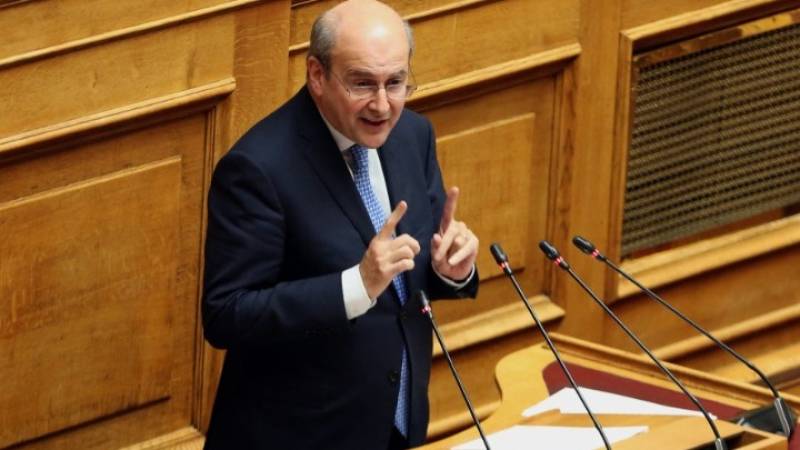 Χατζηδάκης: Την Κυριακή οι ανακοινώσεις για τις τραπεζικές προμήθειες