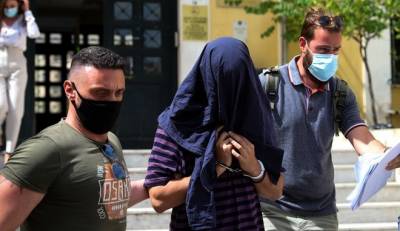 &quot;Επιδειξίας&quot; Νέας Σμύρνης: Κατηγορούμενος και για απόπειρες βιασμού (βίντεο)