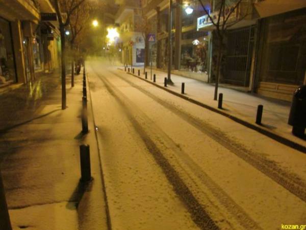 Πυκνό χιόνι στην Κοζάνη - Σε ετοιμότητα η πολιτική προστασία, κλειστά σχολεία (Βίντεο)