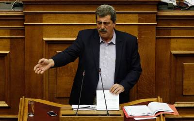 Η ανάρτηση του Παύλου Πολάκη μετά την επίθεση με μολότοφ στο σπίτι του