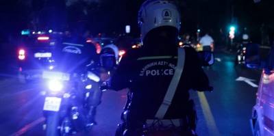 Μπαράζ επιθέσεων τη νύχτα: Κουκουλοφόροι με βαριοπούλες σε Ζωγράφου, Αγίους Αναργύρους, Αμπελόκηπους
