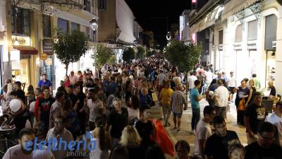 Καλαμάτα: Πλήθος κόσμου στην 7η Λευκή Νύχτα - Μια εκδήλωση - γιορτή για την πόλη (Βίντεο+φωτο)