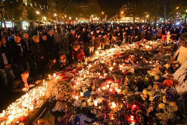 Γαλλία: Η χώρα τιμά τα θύματα των επιθέσεων της 13ης Νοεμβρίου του 2015, ενώ συνεχίζεται η δίκη των δραστών