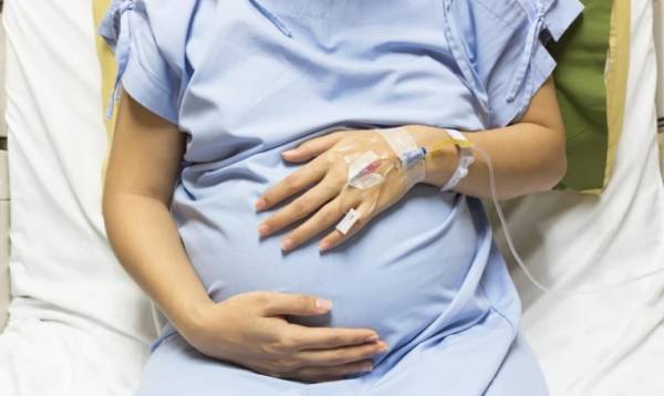 Επιπλοκές της covid-19 σε εγκύους και λεχώνες: Τι δείχνουν τα στοιχεία από το Νοσοκομείο «Αττικόν»
