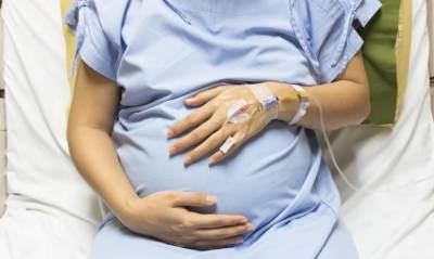 Επιπλοκές της covid-19 σε εγκύους και λεχώνες: Τι δείχνουν τα στοιχεία από το Νοσοκομείο «Αττικόν»