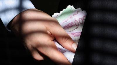 &quot;Φτερά&quot; έκαναν 17.000 ευρώ από σπίτι στους Γαργαλιάνους