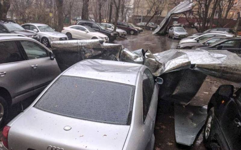 Δύο νεκροί και δώδεκα τραυματίες από κακοκαιρία στη Μόσχα